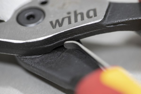 Szczypce uniwersalne dla elektryka 8w1 Wiha Industrial