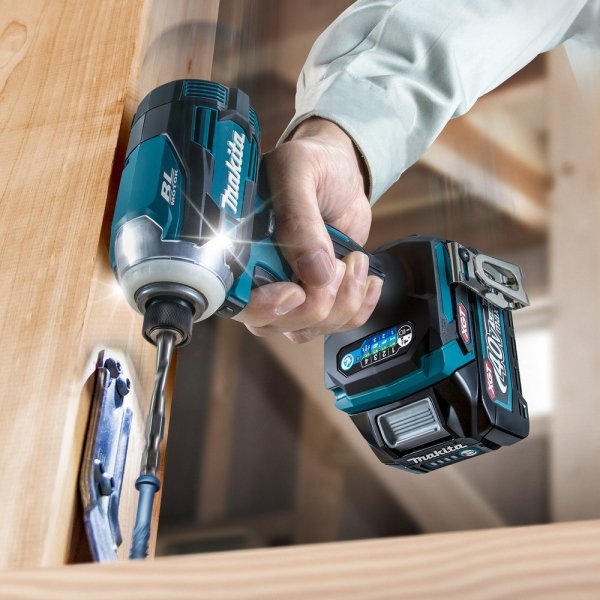 Zestaw combo Makita DK0114G201 XGT 40V 2x4.0Ah (HP001G + TD001G)