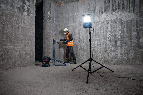 Lampa budowlana akumulatorowa Bosch Professional GLA 18VH-7500
