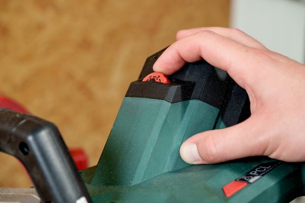 Ukośnica Metabo KGSV 254 MC z regulacją obrotów 615254000