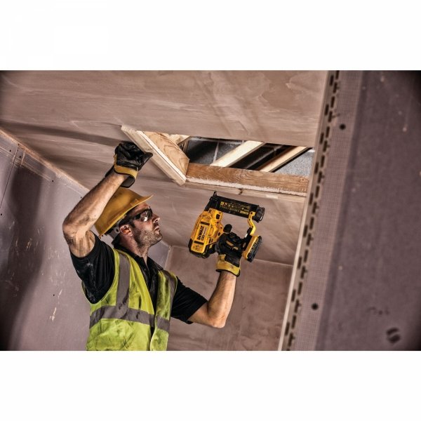 Gwoździarka do wykończeń DeWALT DCN680D2 2x2Ah 18GA 18V 15-54mm 