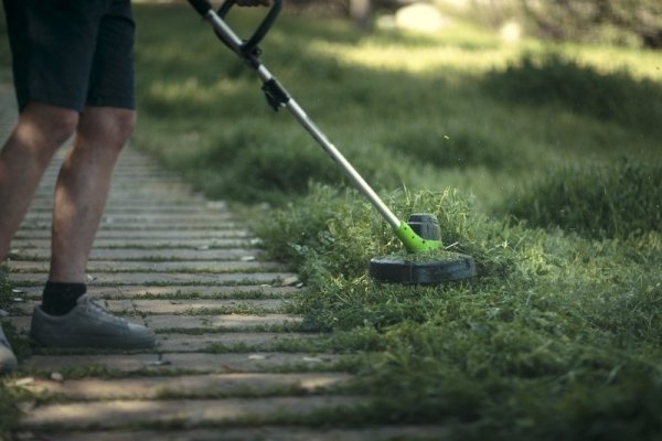 Akumulatorowa podkaszarka żyłkowa GREENWORKS 40V zestaw aku 2Ah + ładowarka GR2101507UA