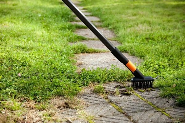 Szczotka do czyszczenia chodnika QuikFit Fiskars 1000657