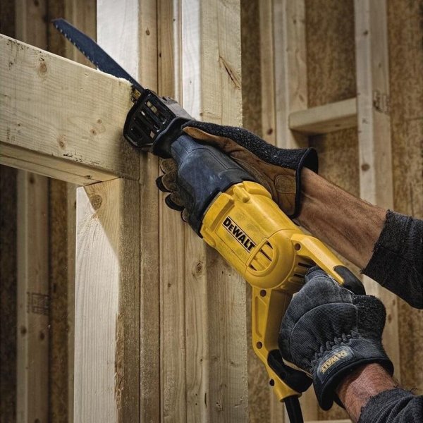 Pilarka szablowa DeWALT DWE305PK 1100W