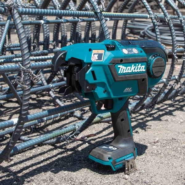 Akumulatorowa wiązarka do zbrojeń Makita DTR180  2x6.0Ah 