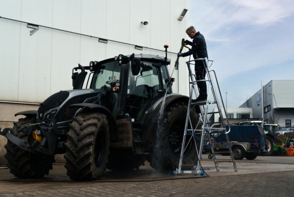 Drabina wolnostojąca jezdna z platformą oraz barierkami zabezpieczającymi  10 stopni  Krause Stabilo 127549