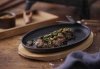 Holm PLATE Talerz / Półmisek Żeliwny na Drewnianej Podstawce