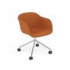 Muuto FIBER ARMCHAIR SWIVEL BASE Krzesło Obrotowe na Kółkach Rama Aluminium Polerowane / Siedzisko Tapicerowane Pomarańczowe Tkanina Canvas 556