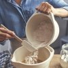 Emile Henry KITCHEN Ceramiczna Miska Kuchenna do Mieszania Ciasta 2,5 l / Czarna