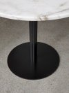 Menu HARBOUR COLUMN Stół Okrągły 105 cm Czarny - Blat Marmurowy Biały
