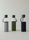 Sagaform TO GO Szklana Butelka na Wodę w Pokrowcu 600 ml Szara