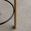 Audo PASSAGE Hoker - Krzesło Barowe 65 cm Dąb Naturalny / Obręcz Złota