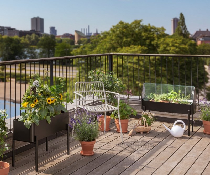 Nowoczesna szklarnia Eva Solo Simply Grow do uprawy roślin na tarasie