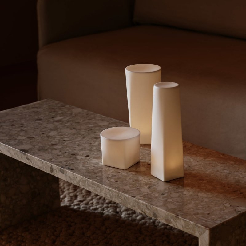 Audo PLINTH Marmurowy Stolik Kawowy 100 cm / Biały Marmur Carrara