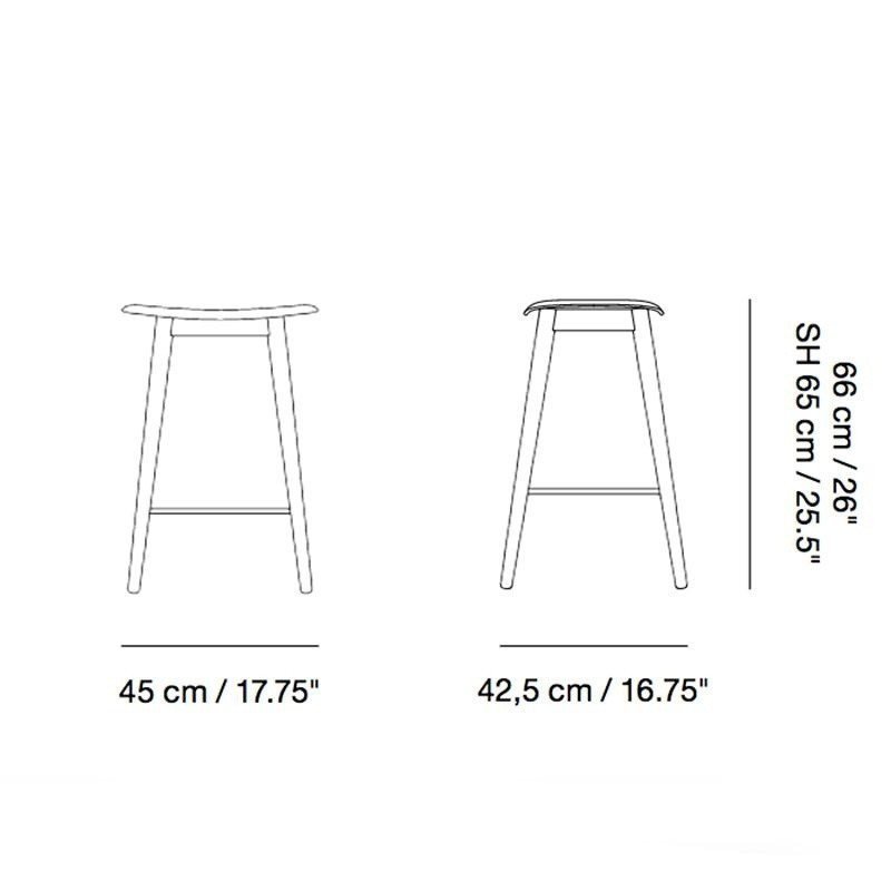Muuto FIBER Hoker - Stołek Barowy 65 cm Czarny - Siedzisko Tapicerowane Brązową Skórą / Drewniana Rama Naturalna