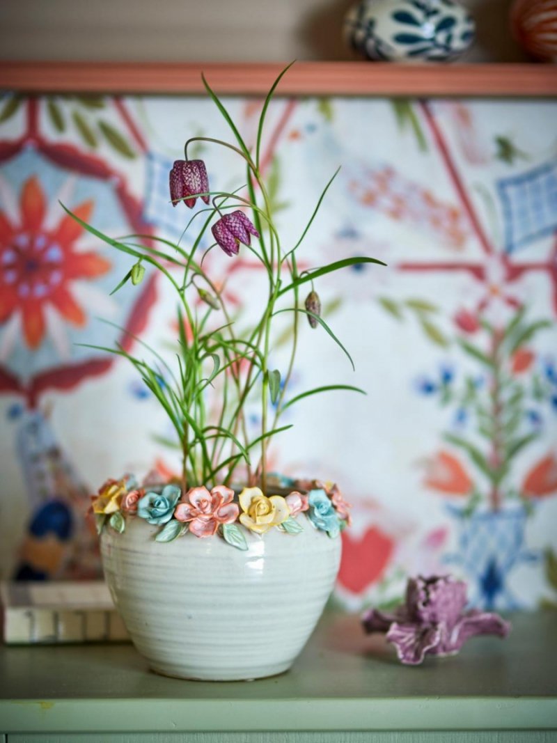 Różowa doniczka Eanna – subtelny botaniczny motyw