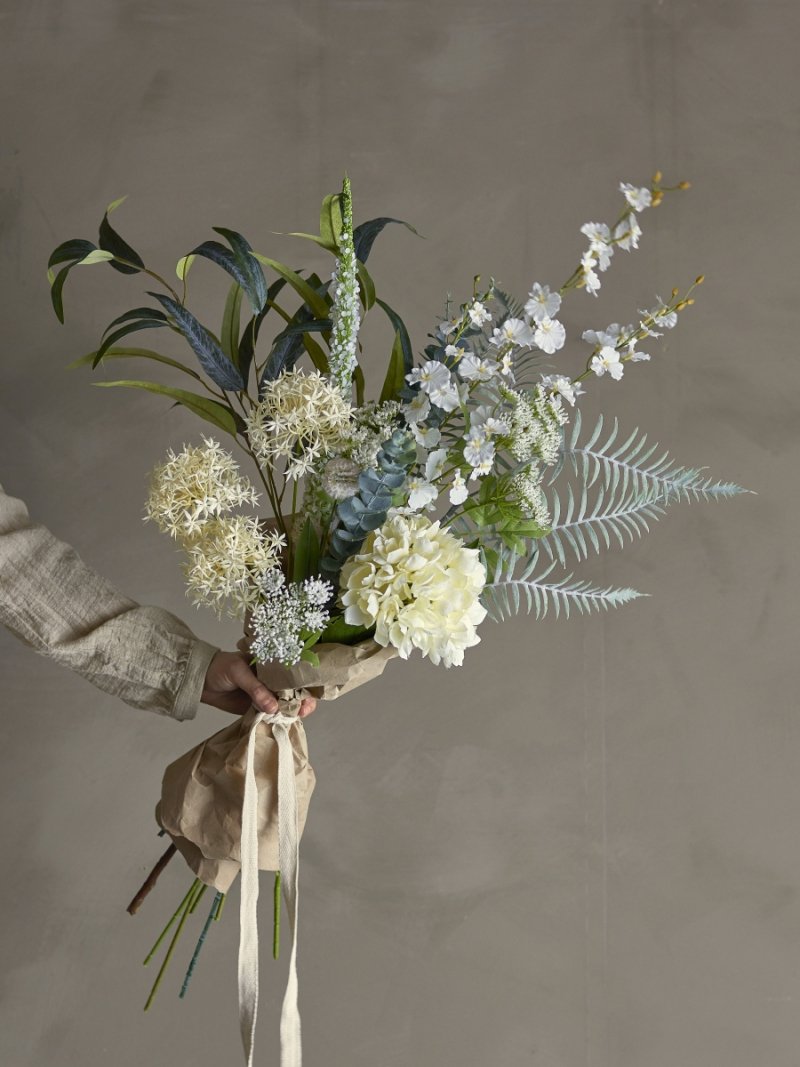 Elegancki bukiet dekoracyjny Bloomingville w odcieniach różu i czerwieni