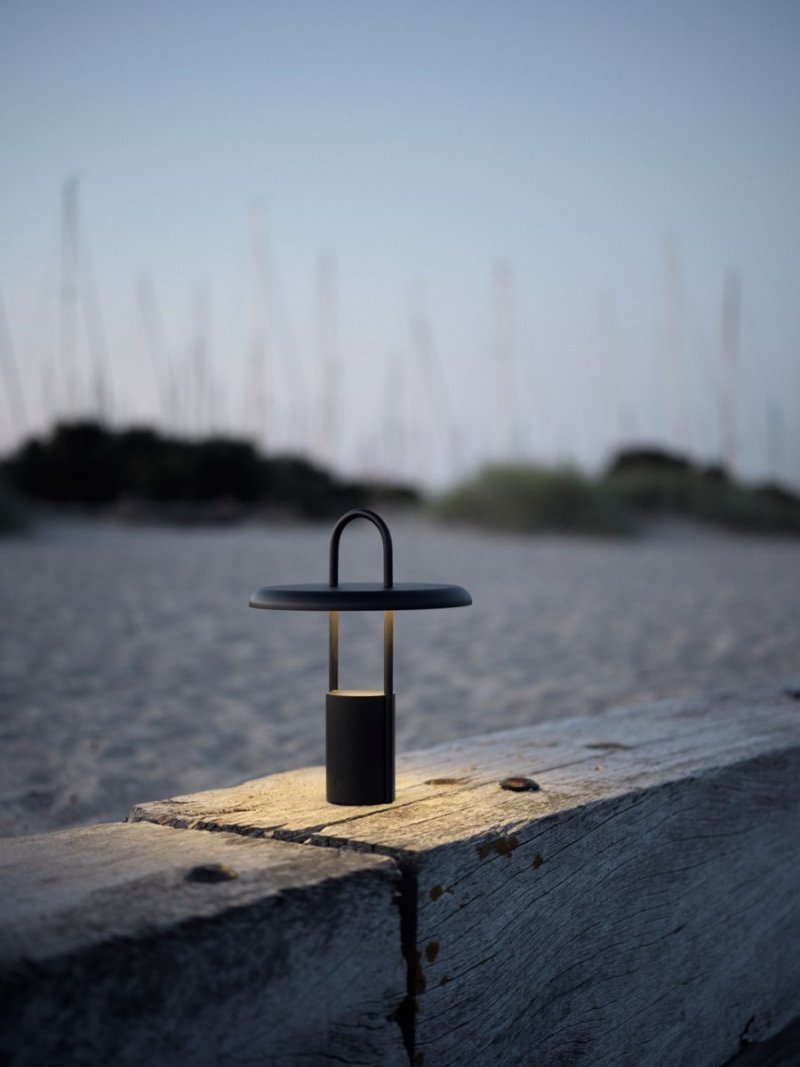 Stelton PIER Bezprzewodowa Lampa LED 25 cm / Czarna