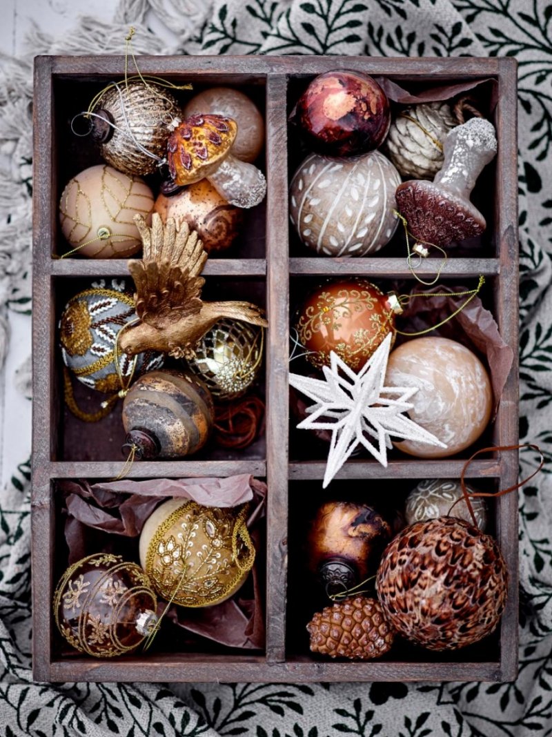 Zestaw 6 bombek Bloomingville Ciri – złote dekoracje choinkowe