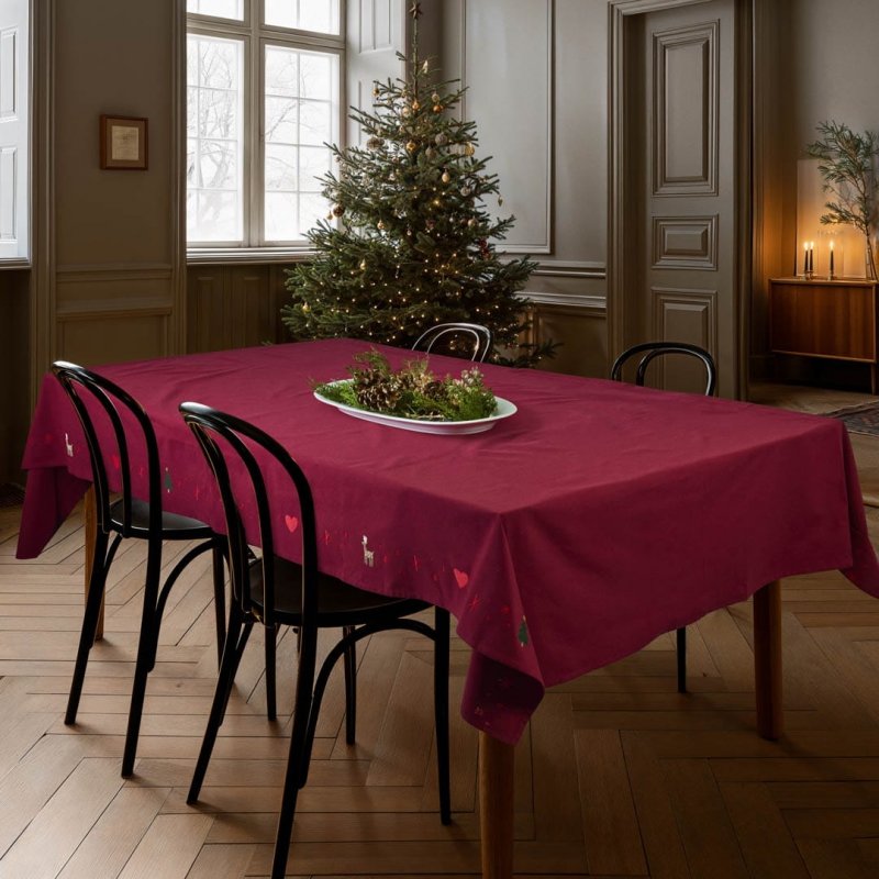 Czerwony obrus świąteczny Christmas Fable 150x320 cm z haftem