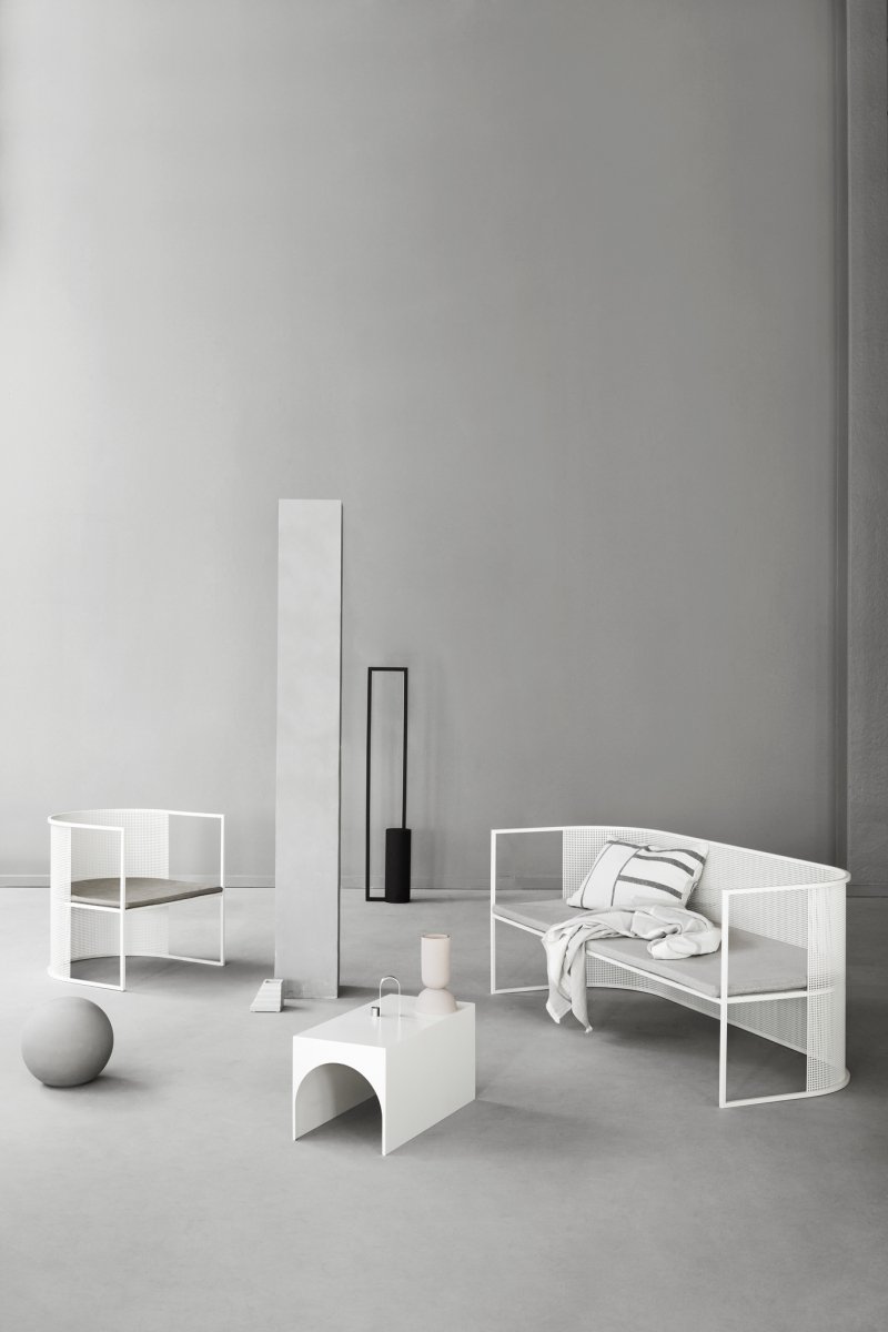 Kristina dam studio ARCH Stolik Stalowy 60 cm / Beżowy
