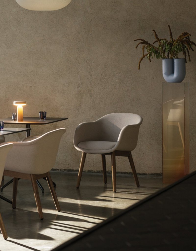 Muuto FIBER CONFERENCE Krzesło Tapicerowane / Podstawa Dębowa Obicie Brązowa Skóra Naturalna Cognac