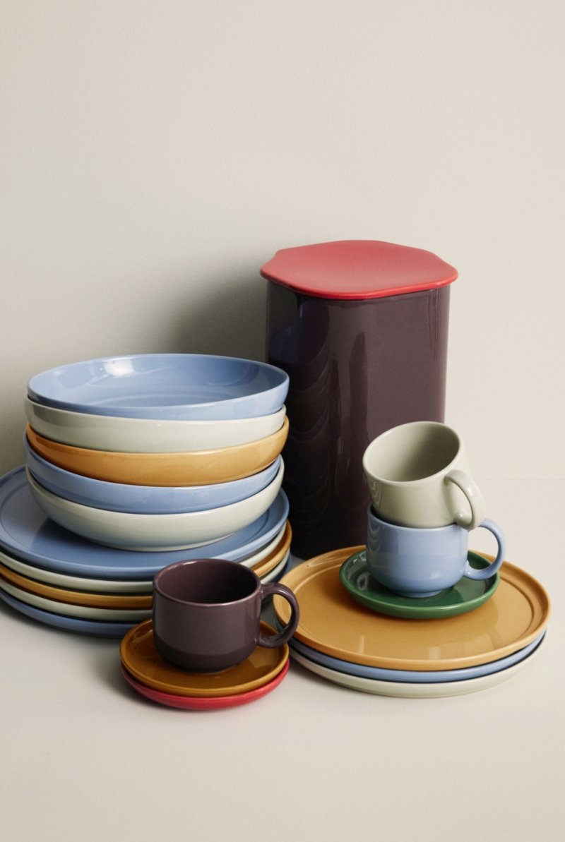 Dwukolorowa filiżanka ceramiczna ze spodkiem do kawy i herbaty