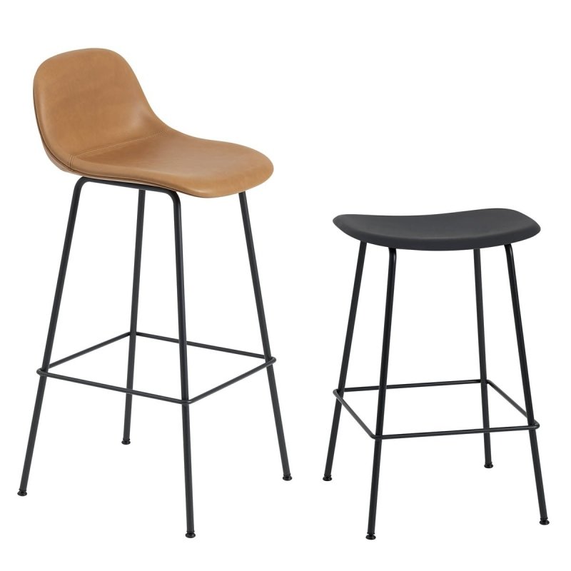Muuto FIBER Hoker - Stołek Barowy 65 cm Czarny - Siedzisko Tapicerowane Brązową Skórą / Metalowa Rama