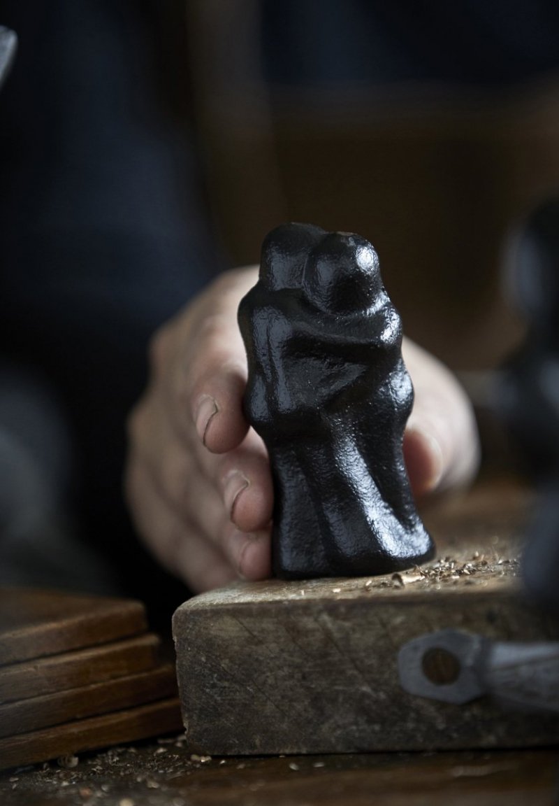 Morso SCULPTURE Żeliwna Figurka Dekoracyjna - &quot;A hug from me to you&quot;