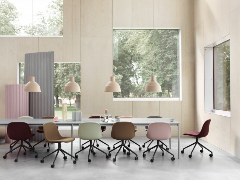 Muuto FIBER SIDE Krzesło Biurowe Obrotowe na Kółkach - Czarne / Podstawa z Polerowanego Aluminium