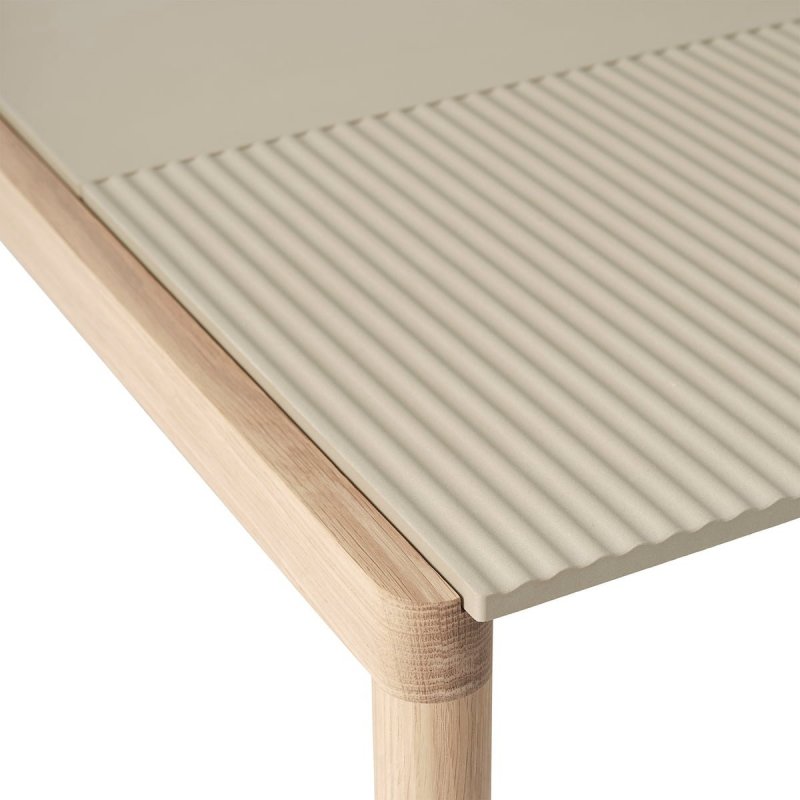Muuto COUPLE Stolik Kawowy z Ceramicznym Blatem 84x40 cm / Jasny Dąb - Blat Wavy Piaskowy Sand