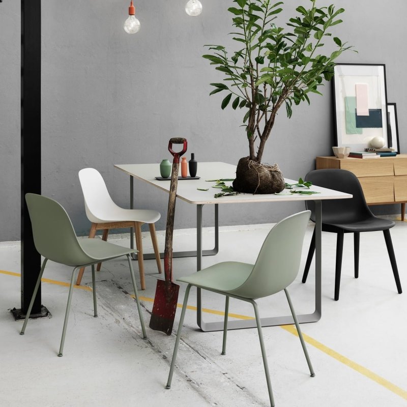 Muuto FIBER SIDE Krzesło z Drewnianą Ramą - Czarne Tapicerowane (Remix 183)