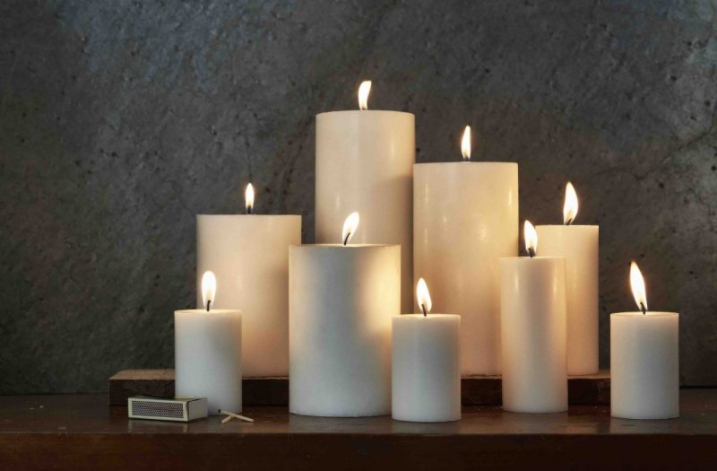 Villa Collection PILLAR Duża Świeca Bryłowa 20 cm Biała