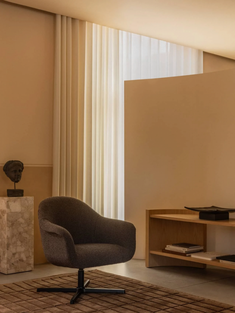 Audo HARBOUR Fotel Wypoczynkowy Obrotowy - Podstawa Czarna / Ciemnobrązowy (Logan Haze)