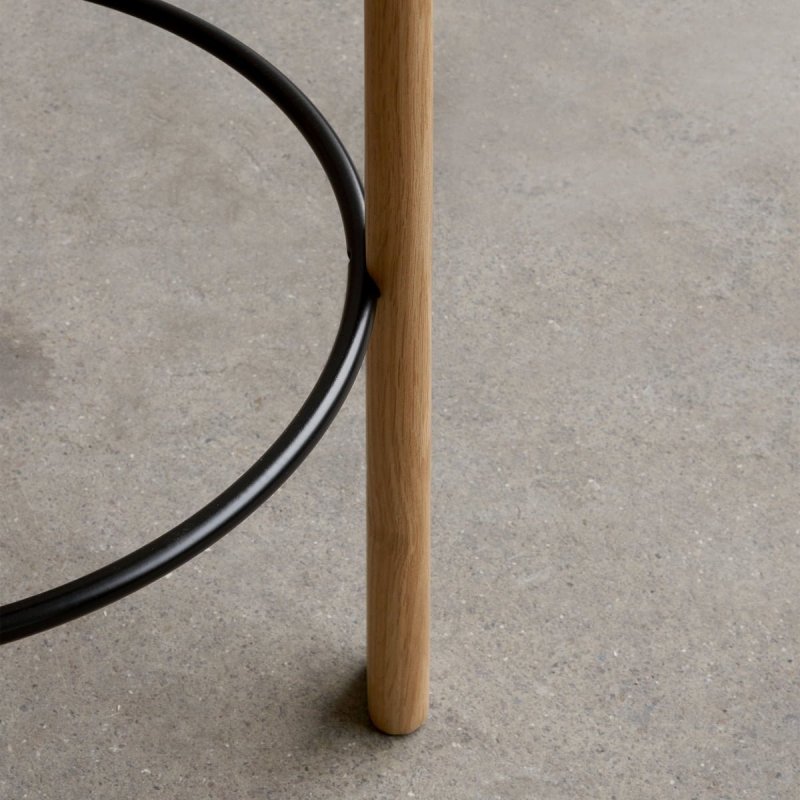 Audo PASSAGE Hoker - Krzesło Barowe 65 cm Dąb Naturalny / Obręcz Złota