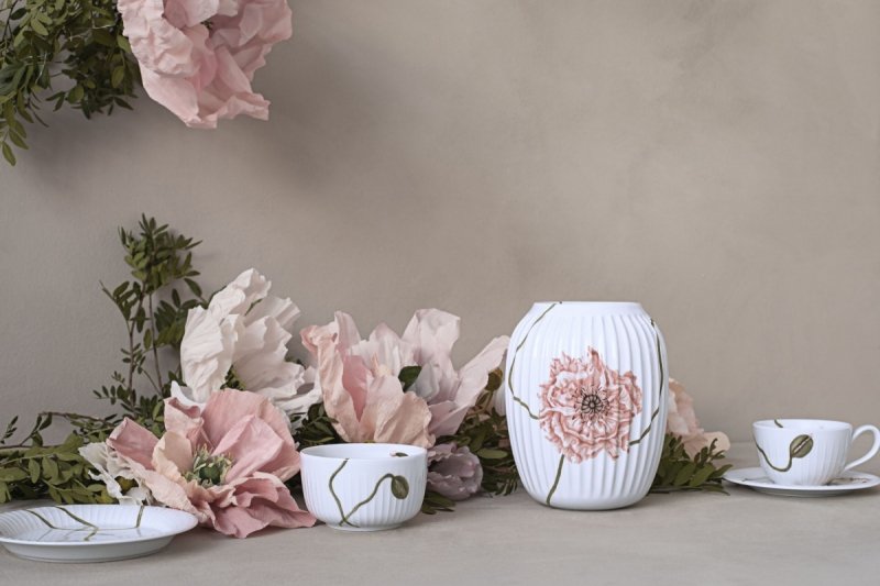 Kähler HAMMERSHØI POPPY Filiżanka ze Spodkiem 250 ml / Biała Zdobiona