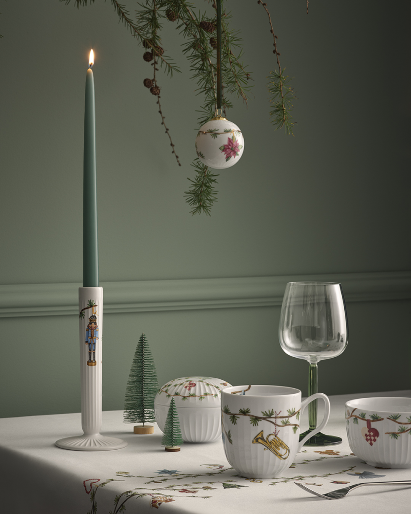 Kähler HAMMERSHØI CHRISTMAS Zdobiony Obrus Świąteczny 150x220 cm Biały
