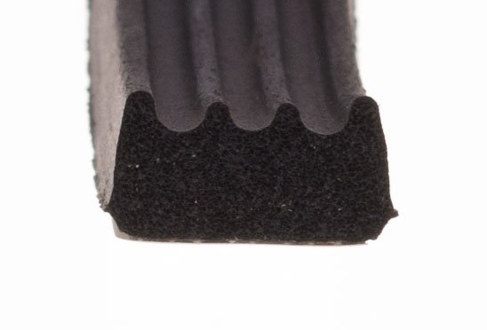 Uszczelka samoprzylepna czarna 15x8 (SD-84) 1m