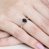 Pierścionek złoty 585 z brylantami 0,05ct szafirem 0,90ct W-308