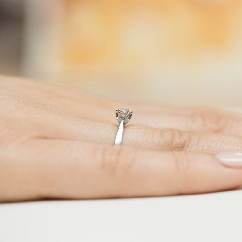 Pierścionek złoty 585 z brylantem 0,05ct zaręczynowy W-426