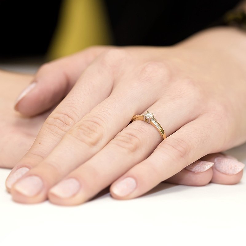 Pierścionek złoty 585 z brylantem 0,19ct zaręczynowy W-258