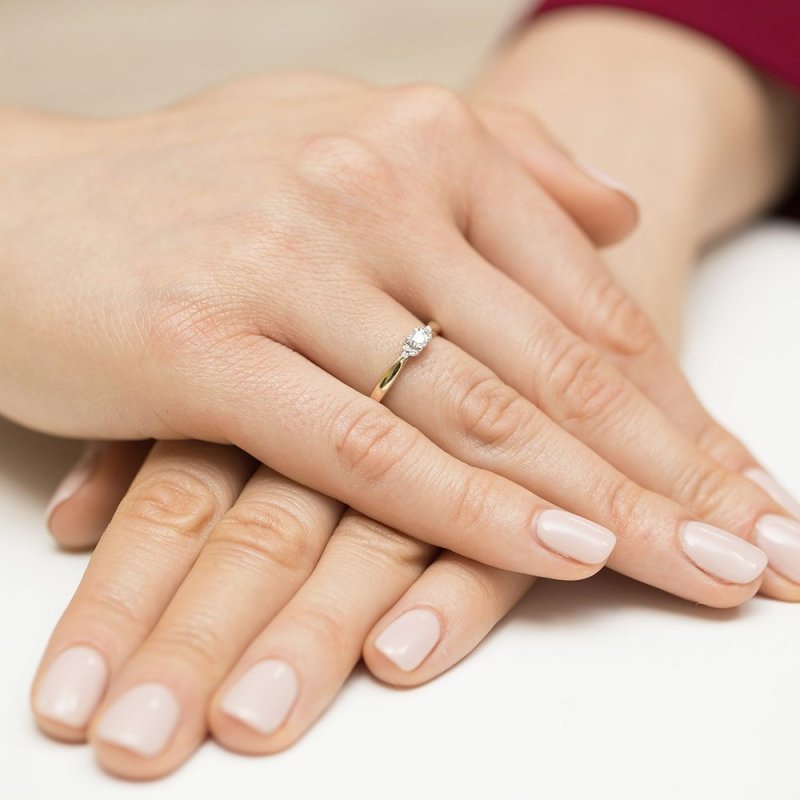 Pierścionek złoty 585 z brylantami 0,13ct zaręczynowy W-428