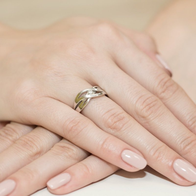 Pierścionek złoty 585 z brylantem 0,05ct zaręczynowy W-156