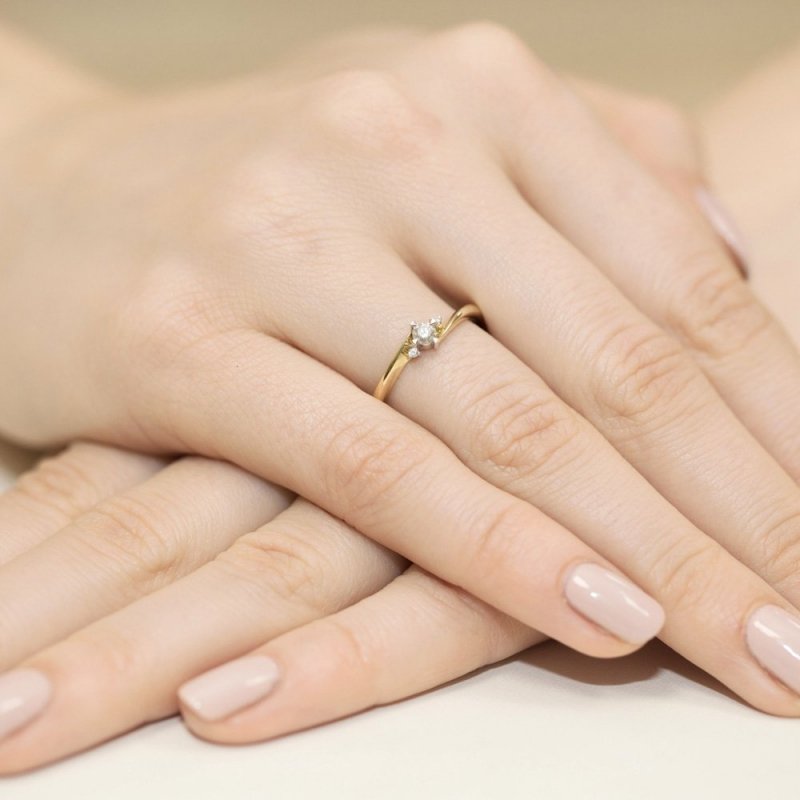 Pierścionek złoty 585 z brylantami 0,12ct zaręczynowy W-346