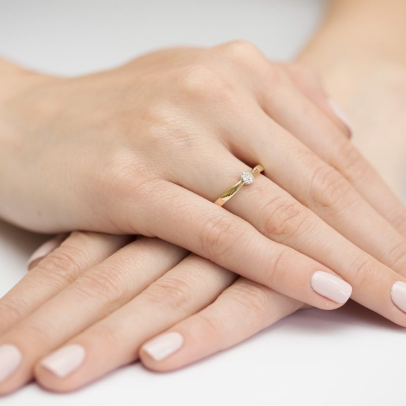 Pierścionek złoty 585 z brylantami 0,04ct zaręczynowy W-322