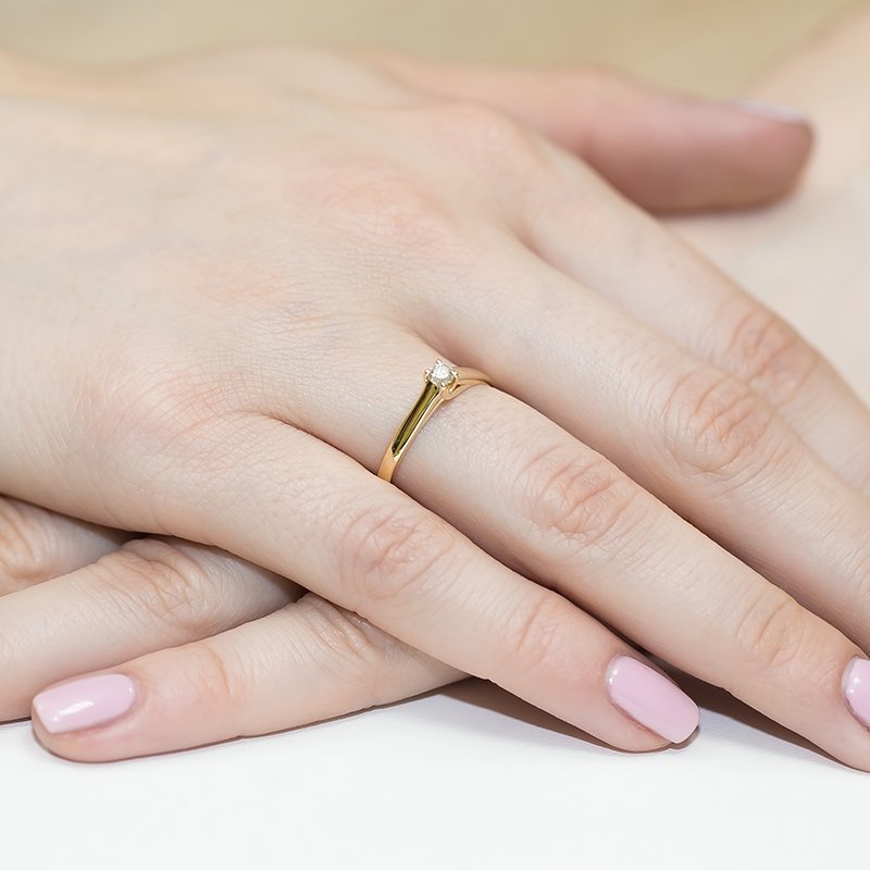 Pierścionek złoty 585 z brylantem 0,1ct zaręczynowy W-70