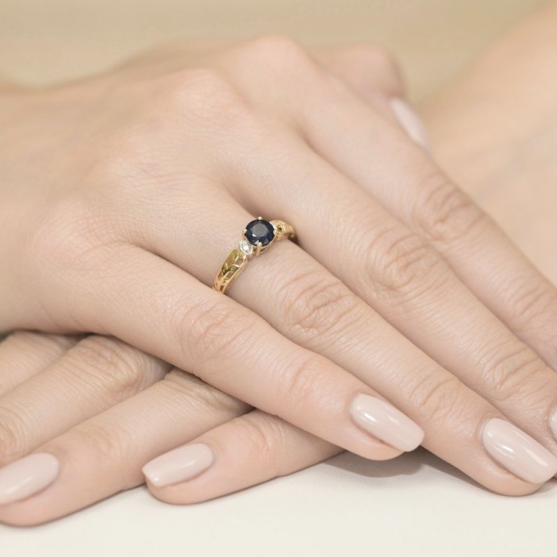 Pierścionek złoty 585 z brylantami 0,02ct szafirem 0,50ct W-14