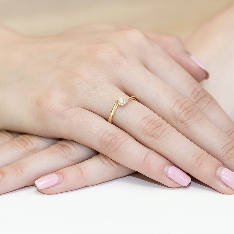 Pierścionek złoty 585 z brylantem 0,13ct zaręczynowy W-160