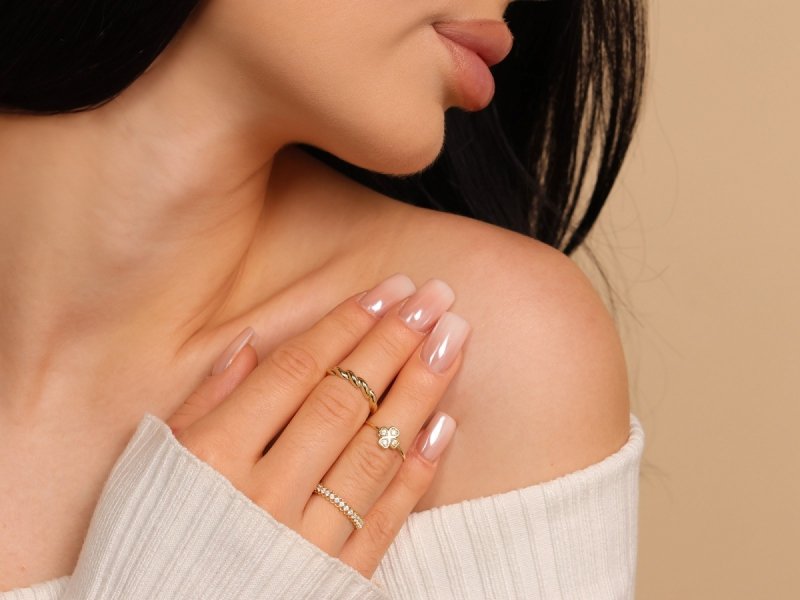 Pierścionek złoty 375 delikatny koniczynka r.11