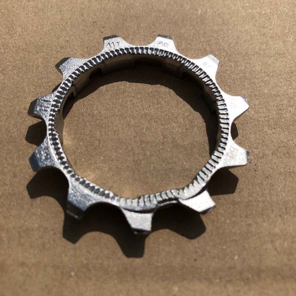 Koronka 9rz. Shimano CS-M770 11T z pierścieniem